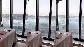video Exkluzívny výhľad v reštaurácii na výletnej lodi