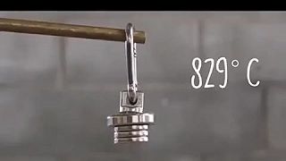 video Železo prestáva byť feromagnetické, keď presiahne teplotu 770 °C