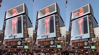 video 3D reklama na hru Brown Dust II na budove v Japonsku