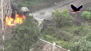 Ruský T-80BVM rozmetal dve ukrajinské vozidlá MaxxPro
