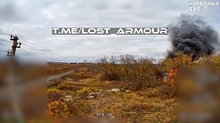 Útok ruských FPV dronov na palebnú pozíciu s húfnicou 2S22 Bohdana