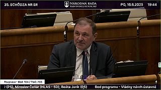 Poslanec za stranu Smer tvrdí, že politici majú poslúchať biskupov