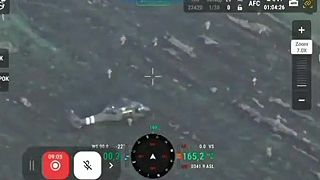 UH-60 Black Hawk počas výsadku v tyle okupantov