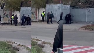 Mobilizácia na Ukrajine, muža sa pokúšali spacifikovať až traja členovia TCK