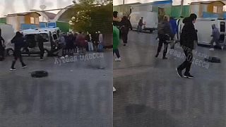 Mobilizácia na Ukrajine, rozzúrený dav prevrátil auto náborárom v meste Odesa