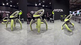 Toyota predstavila „Walk Me“, robotickú stoličku, ktorá dokáže chodiť!