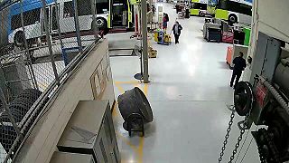 Dvaja pracovníci zomreli po výbuchu plynu v servisnom centre mestských autobusov