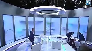 Medveď naháňal huliaka na priamom prenose až spadol