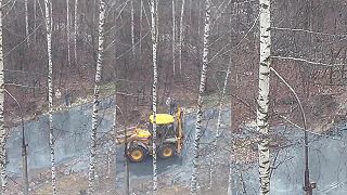 Rusi likvidujú vytekajúcu ropu tradičným spôsobom