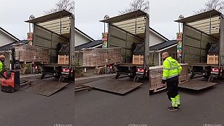 video Ako len vyložím ten tovar na 2 paletách? Veď máš malý VZV a hydraulické čelo!