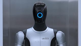 video Čínska firma Ubtech spustila masovú výrobu robota Walker S2