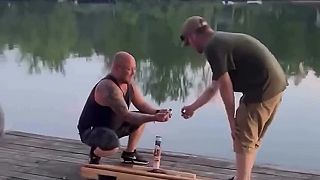 video Vtipkoval o tom, že príde o prsty, o pár sekúnd na to šiel na chirurgiu (DRSNÉ)