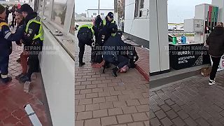 Verbovanie na Ukrajine, muž prosí ľudí o pomoc