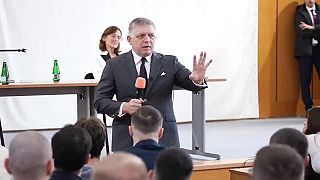 Robert Fico obdivuje diktátorské totalitné cirkevné zriadenie, cirkevnú monarchi