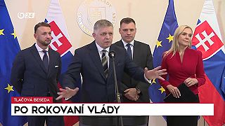Premiér Robert Fico (Smer-SD) bol po dnešnom rokovaní vlády pri novinárskych