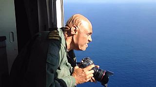 video Keď vzlietneme, otvorím dvere a urobím zopár fotiek!