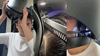 video Aziat skúša novú inovatívnu helmu, ktorá má nahradiť pánske holičstvo