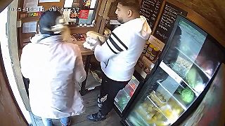 Holanďania sa hnevajú, Rómovia vykradli miestny farmársky obchod bez obsluhy