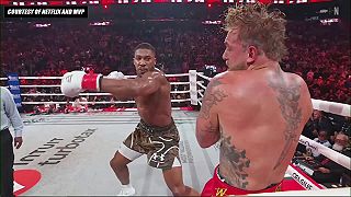 Jake Paul vs Anthony Joshua - youtuber skončil so zlomeninou sánky