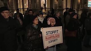 Rúhanie v Rakúsku na výstave pred Vianocami