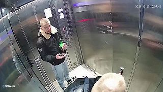 video Ruskí raketoví inžinieri vo výťahu odpálili rímsku sviecu