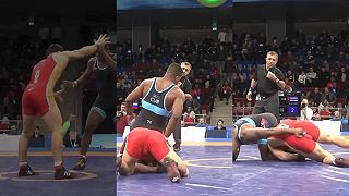 video Nešportové správanie počas gréckorímskeho zápasu