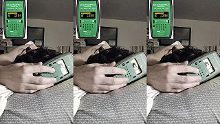 Mučený s RF-v2k (24/7): zvuk škrípania v rytme reči