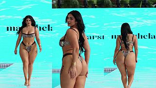 video Grécka modelka s výraznými krivkami