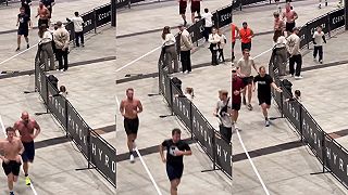 video Dievčatko si robí prdel z bežcov