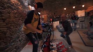 video Pulp Fiction na netradičných hudobných nástrojoch