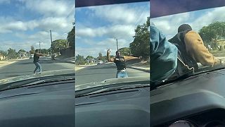 video Čo urobiť s feťákom, keď ti vyskočí na kapotu auta?