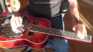 Talentovaný Američan hrá na Slovenskom hudobnom nástroji Dobro. LVL 99