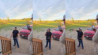 Udržíš brokovnicu jednou rukou?