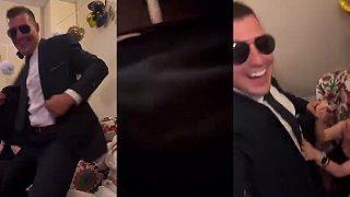 Pánsky striptíz v podaní striptéra Marcusa ako darček pre nevestu na dámskej roz