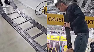 video Tento skladací rebrík zaberá v zloženom stave minimum miesta