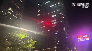 video V čínskom Šen-čene kontroluje polícia zle zaparkované vozidlá pomocou dronov