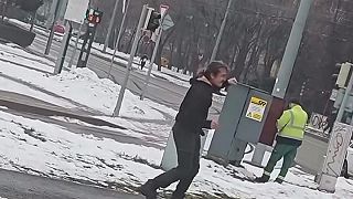 video Kukajce ludze jak mu zajebuje v Košicoch (klasiky slovenského internetu)