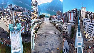 video Wu-šan spája štvrte najdlhším eskalátorom sveta, meria 905 metrov!