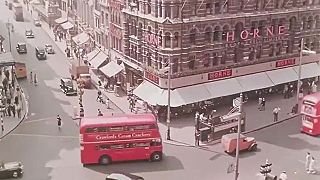 video Život v Londýne v roku 1956 vo farbe (archívne zábery)