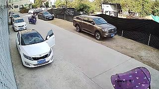 video Tá Kia bude potrebovať asi nové dvere?!