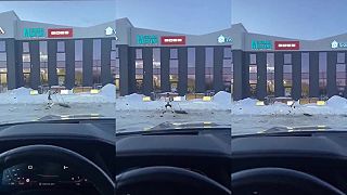 video Robot Unitree G1 dostal za úlohu odhŕňať sneh