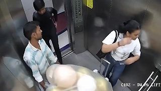 video V Indii stále plnia balóny horľavým vodíkom