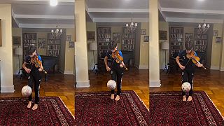 video Yosef Kogan rád dribluje s loptou, ale aj rád hrá na husliach