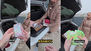 video Podviedol ju, tak mu predala jeho Pokémon karty za €11.500