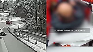 video V Česku spadol cyklista priamo uprostred cesty, v krvi mal 1,98 ‰ alkoholu