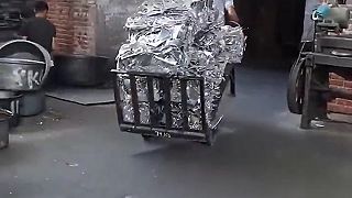 video Od kovového odpadu až po nové hrnce