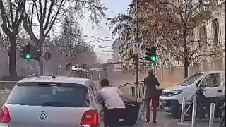 Tramvaj narazila do zdi obytného domu v Miláně
