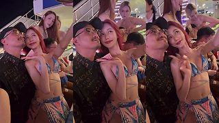 video Medzičasom v podniku pre mužov niekde v Ázii