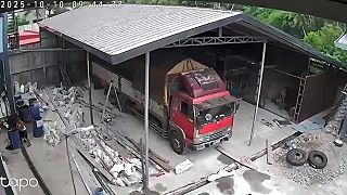 video A ako vyzerá zemetrasenie o sile 7,4 magnitúdy? (Filipíny, október 2025)