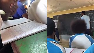 video Santiago, učiteľ povedal, že máš ísť utrieť tabuľu